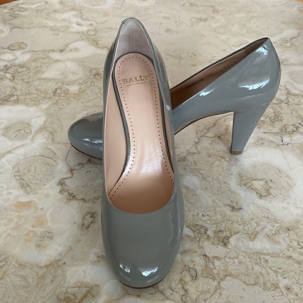 Bally Grey Patent Leather Classic Pumps Made in Italy
